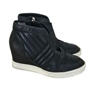 MIA Shoes Women 9 Black Wedge Quilted Faux Leather Ankle Booties Kaleb Sneakers